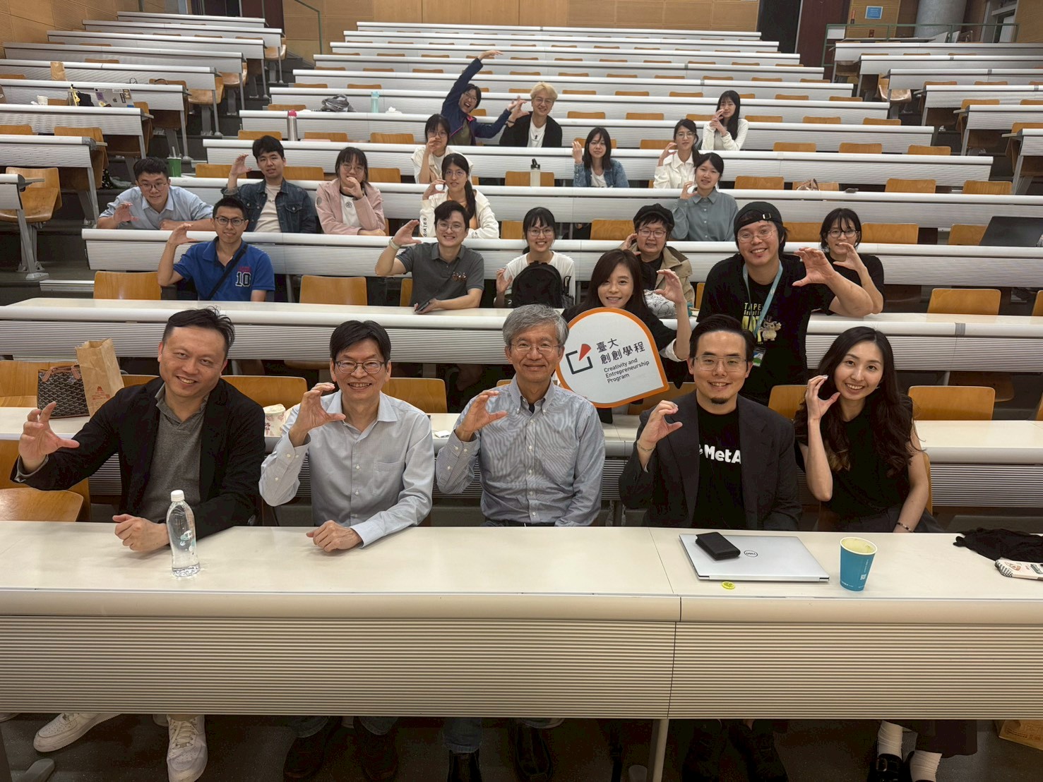 創創學程趨勢講座 — AI浪潮下的創業藍圖：產官學的多維對話